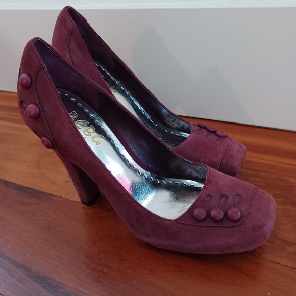 BCBG Paris, crushed velvet plum colored heels size 6 - Picture 3 of 6